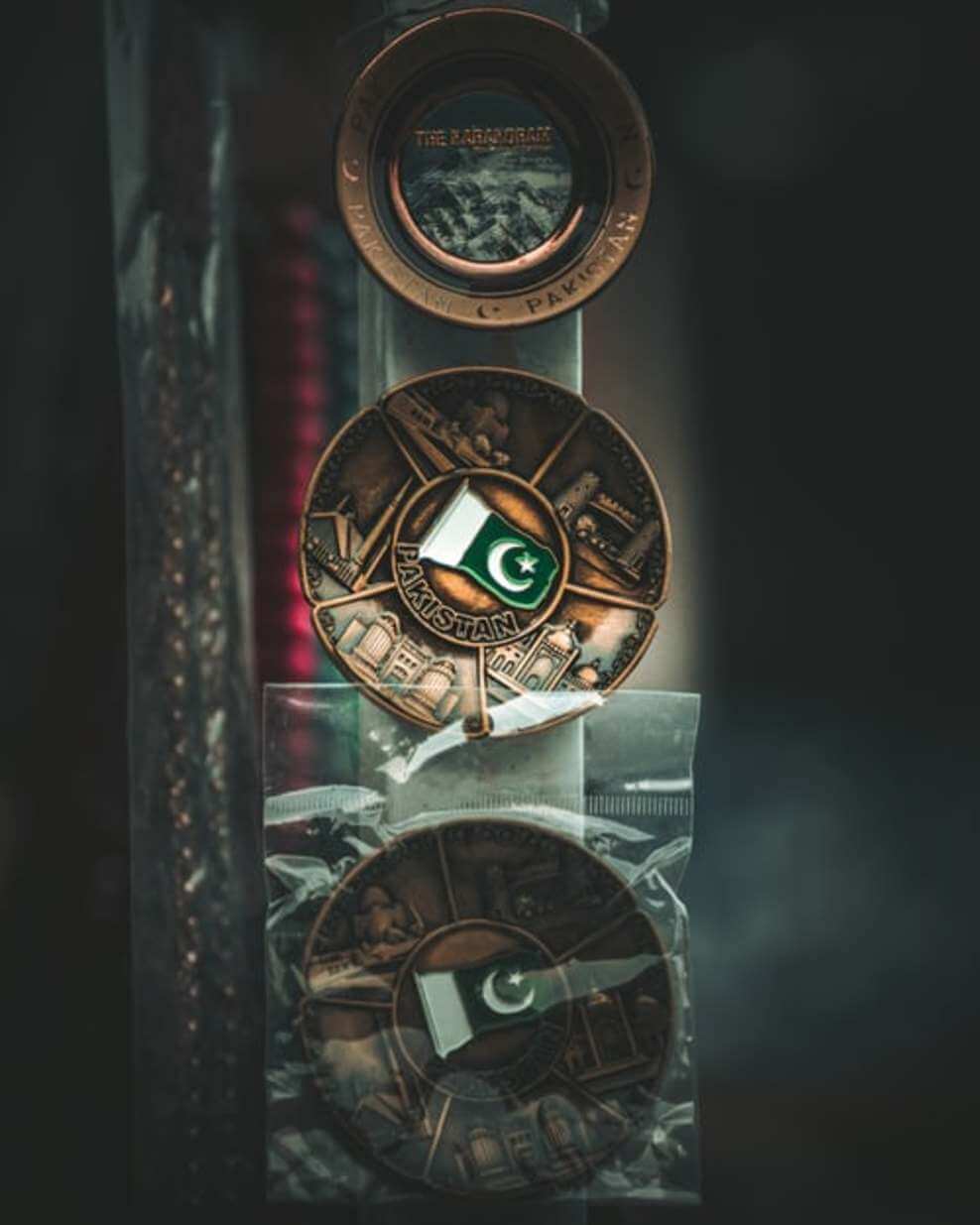 An image of Wall pieces having Pakistan's flag