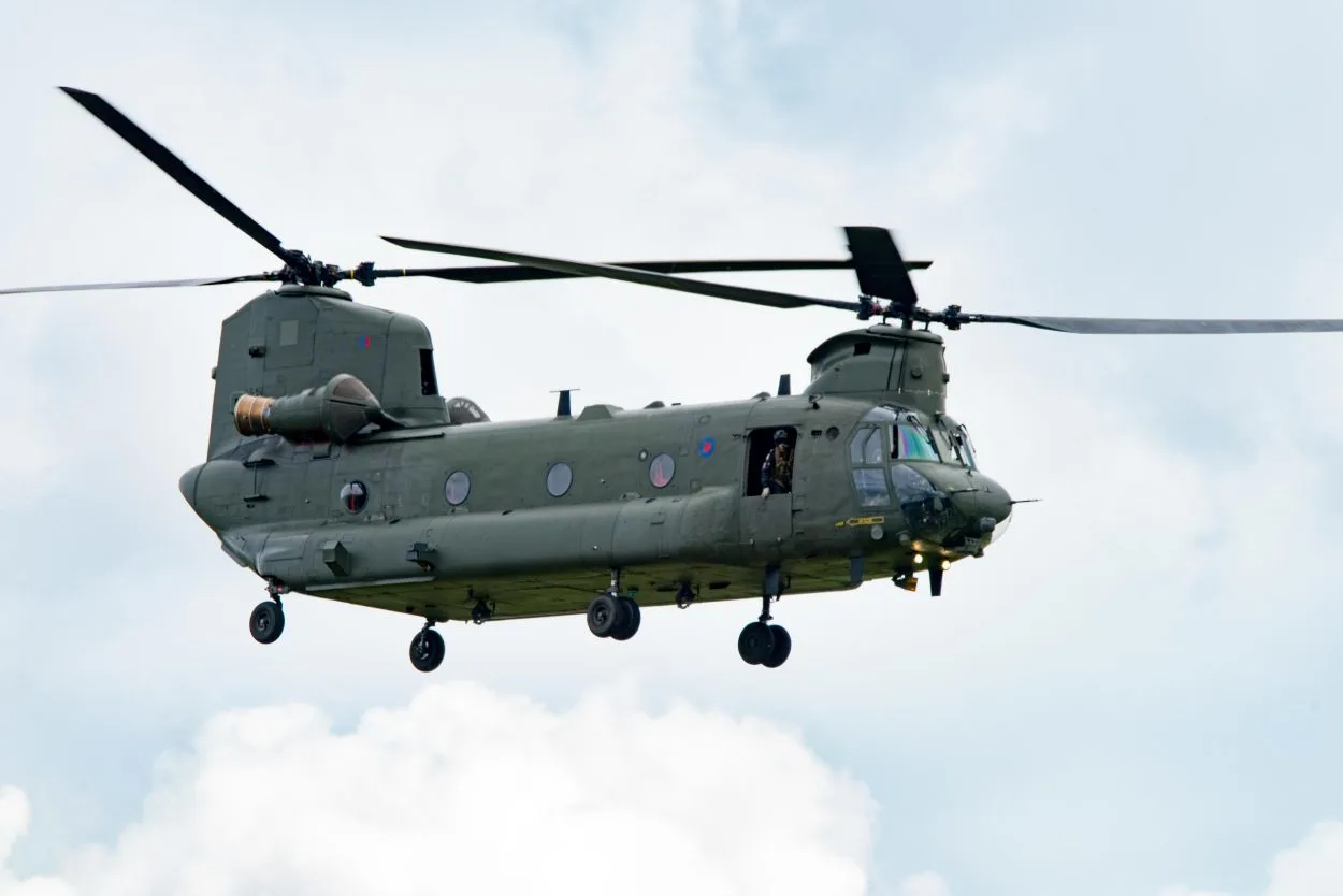 A chinook helicopter