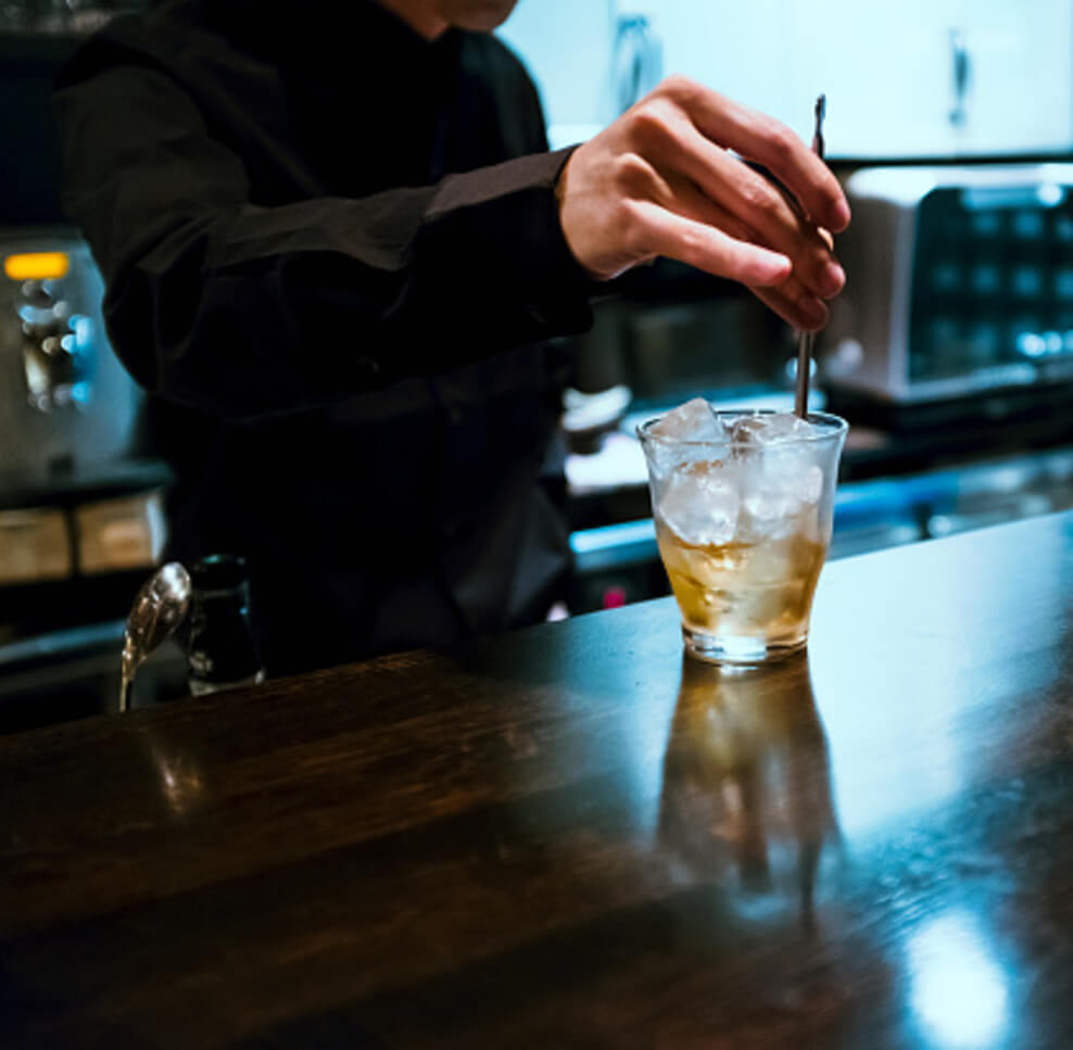 An image showing a bartender stirring a bear.