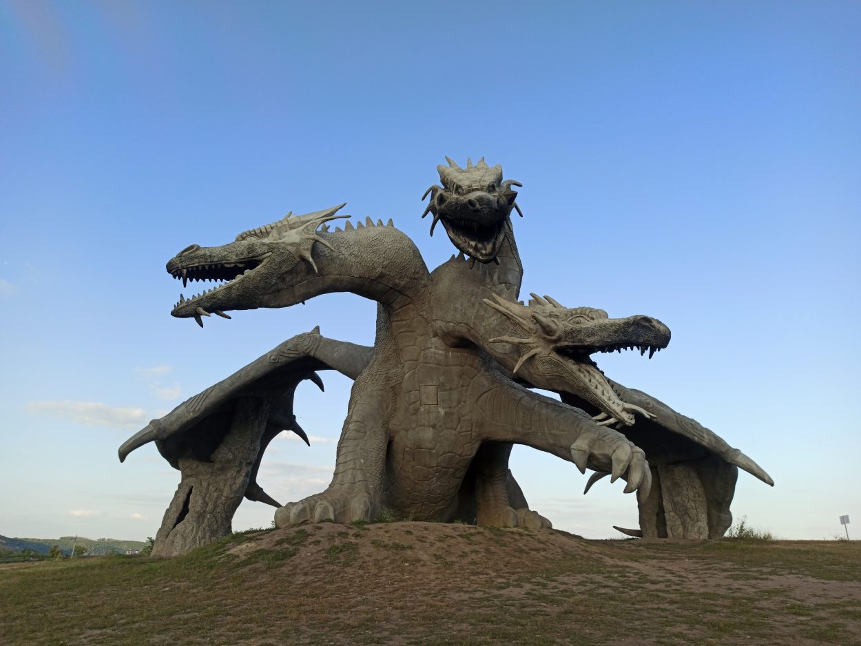 A statue of a Hydra