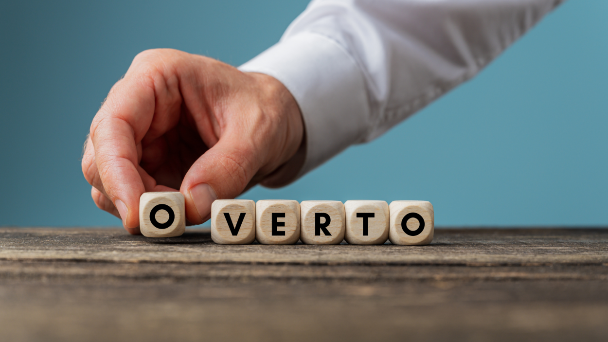 The words "Overto" on tiny blocks