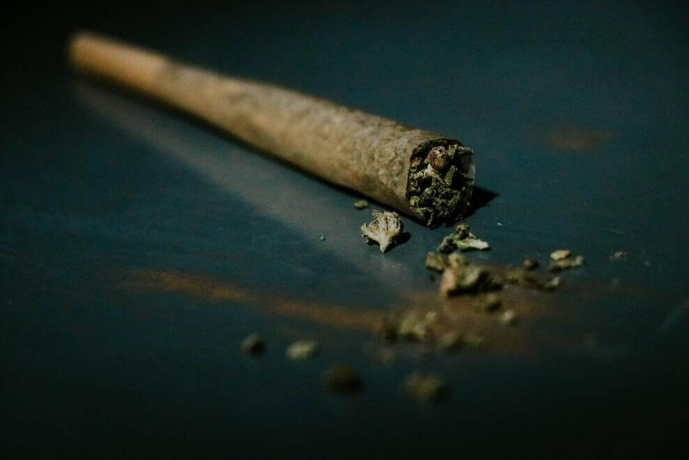 An image showing a cigar (blunt)