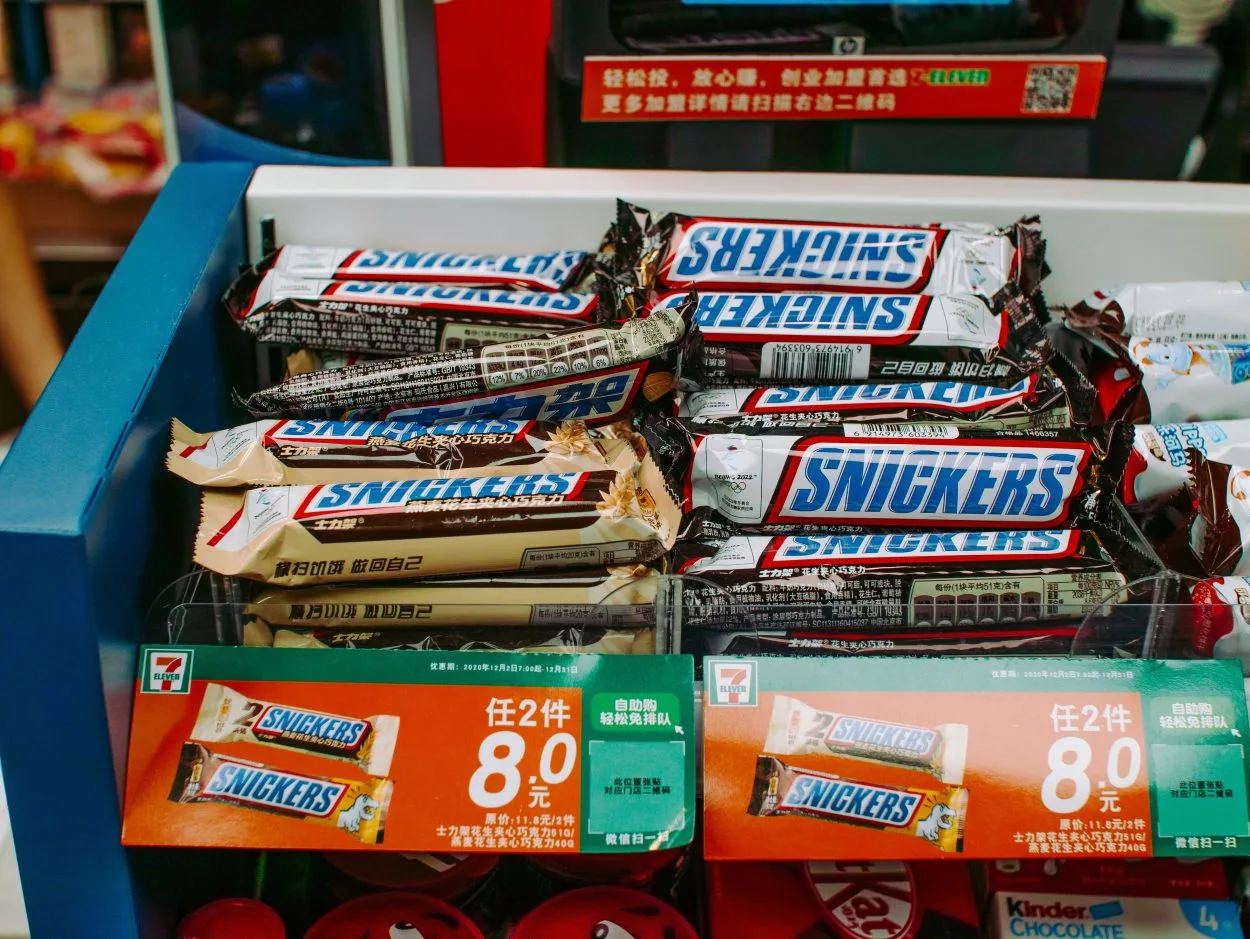snickers chocolate bars on the shelf