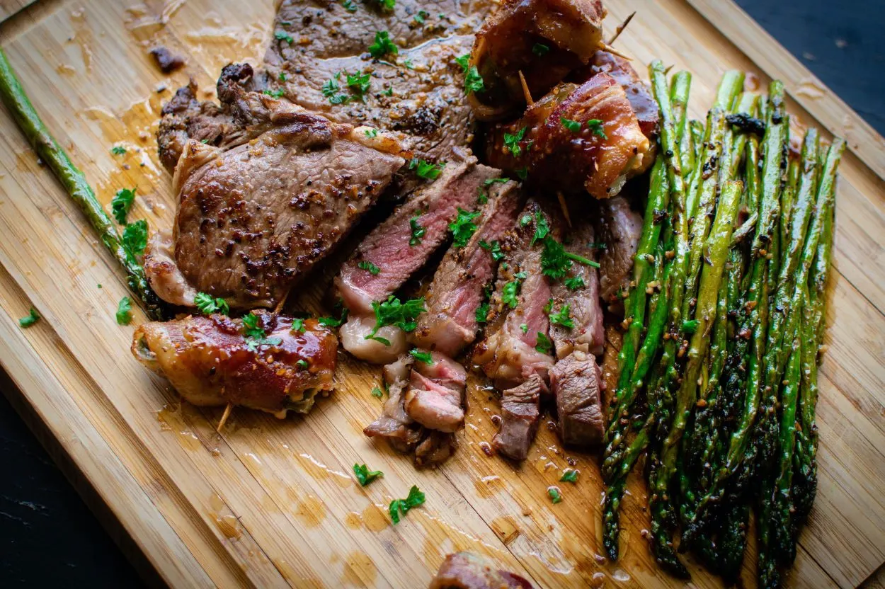 seasoned steak on a chopping board