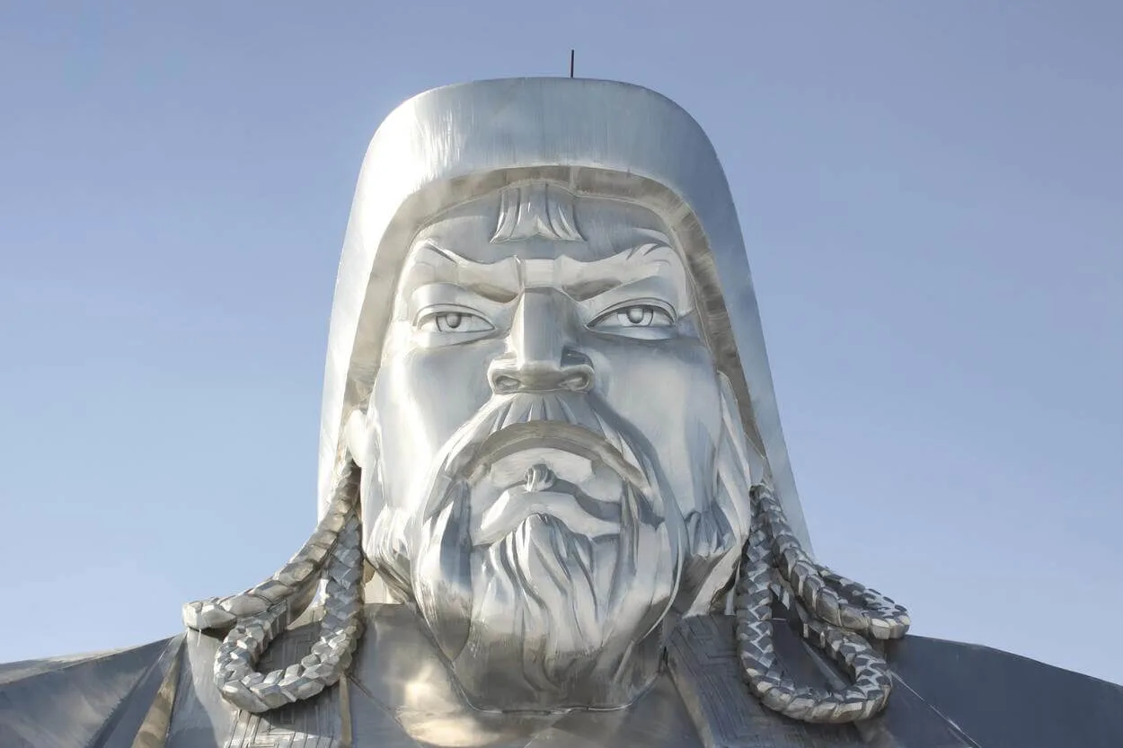 An image of the statue of Genghis Khan.