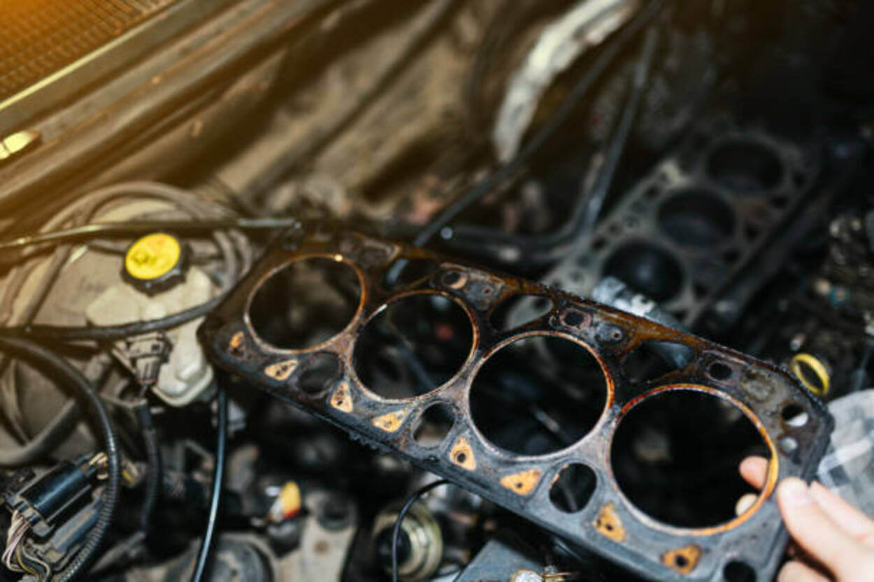 Head gasket is made up of asbestos cloth and steel, whereas, a valve cover gasket is made up of soft rubber