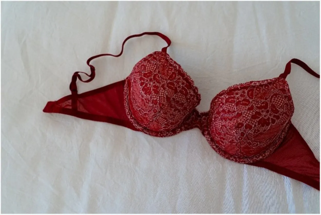 A "D' bra size is 3 inches smaller than a "G" size.