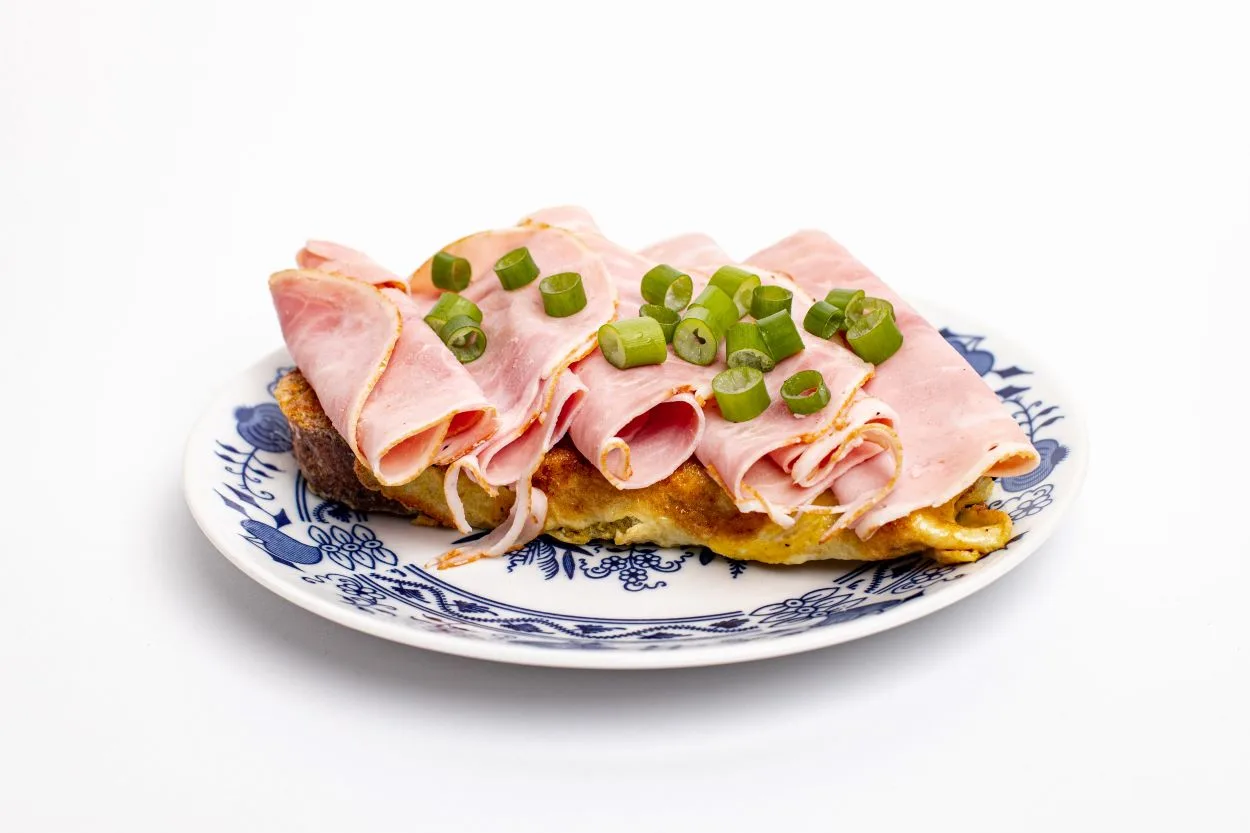 Ready-to-eat- ham slices are a good source of proteins