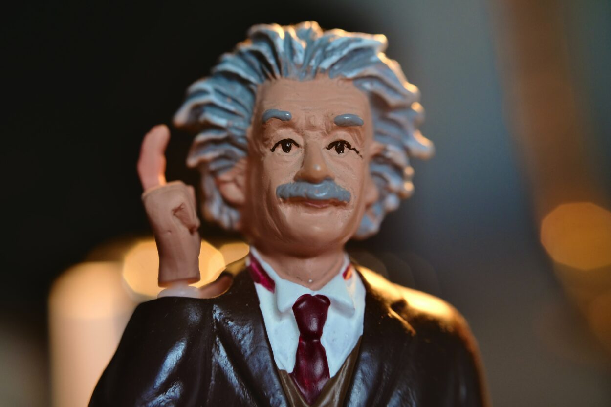 a statue of Einstein