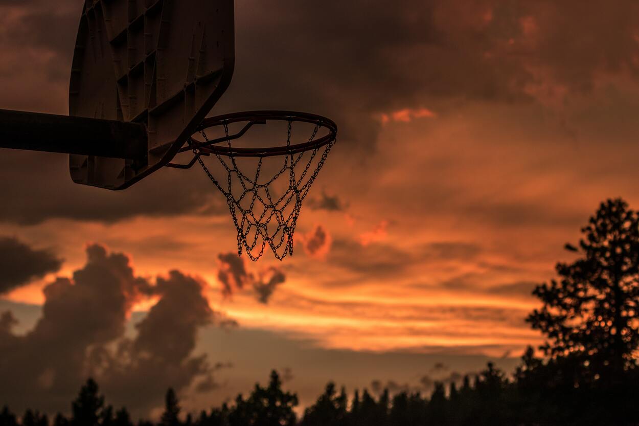 An image of an outdoor basketball net.