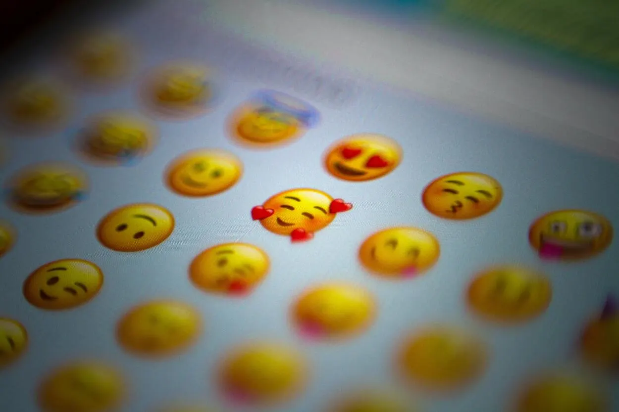 An image showing a keyboard including emojis
