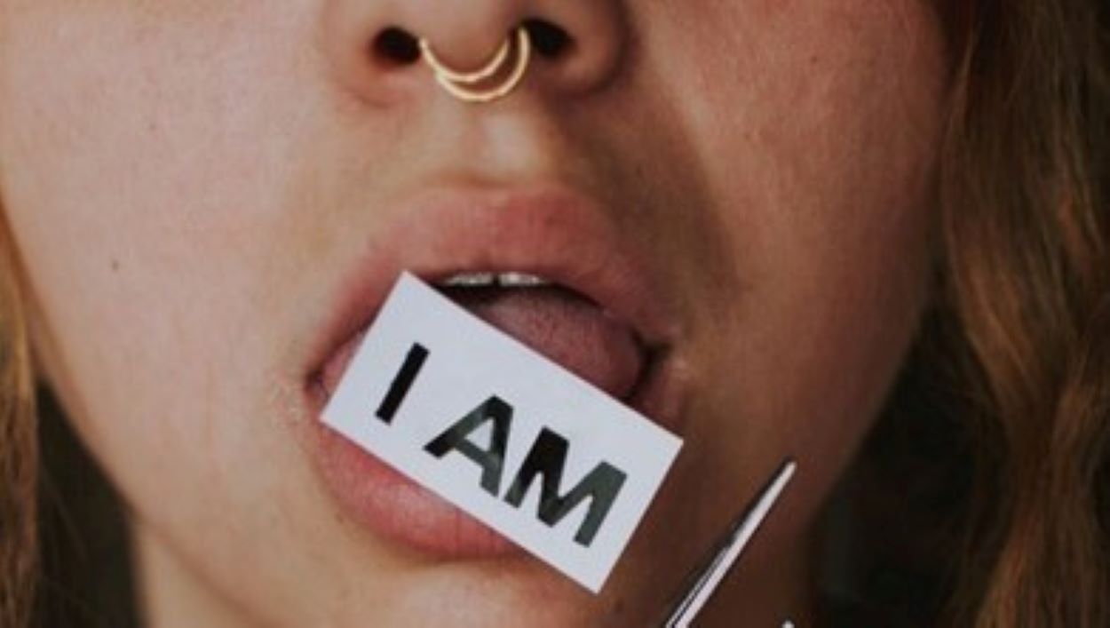 "I am" is generally used when we want to make a statement.