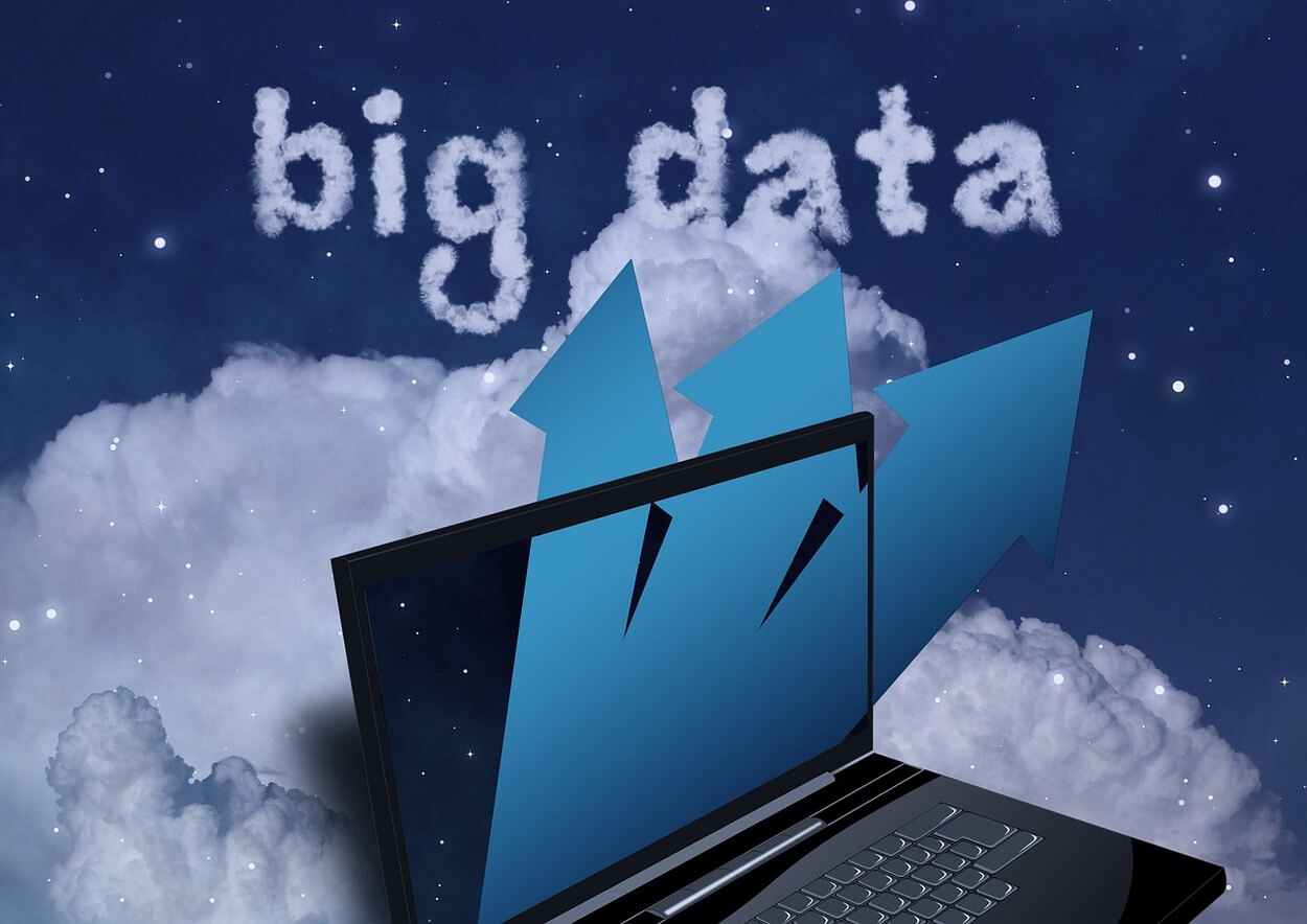 An image showing that you can store big data into clouds.