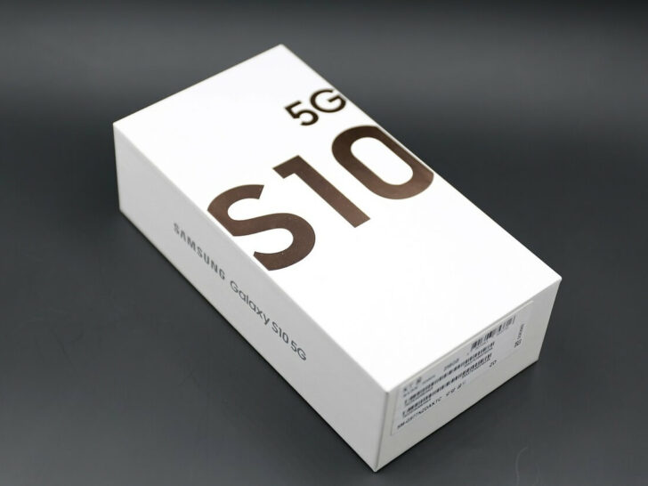 An image of a box of samsung galaxy s10.