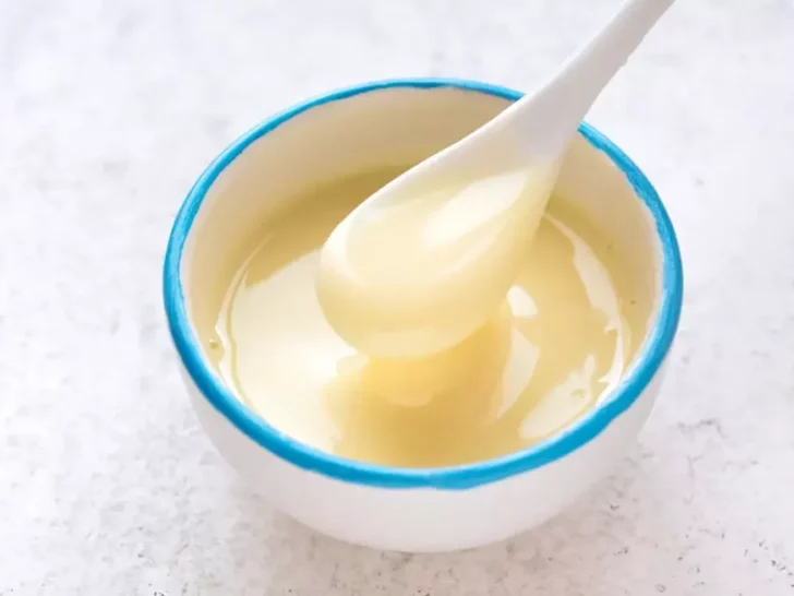 The Difference Between  Heavy Cream And Evaporated Milk (Explained)