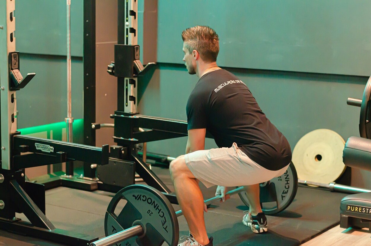 Image of a person doing pendlay row exercise.