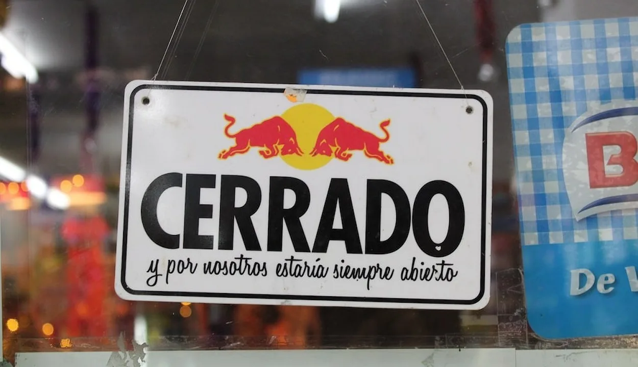 Red Bull Spanish sign