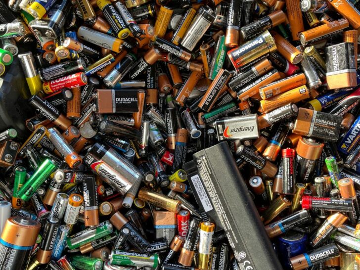 What Is The Difference Between CR2032 And CR2016 Batteries? (Explained)