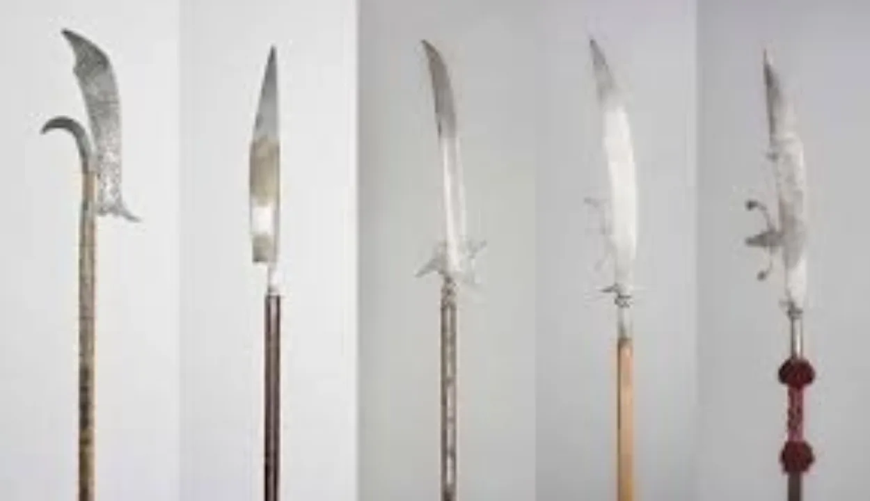 Comparing Glaives & Naginatas: Are They Really Different?