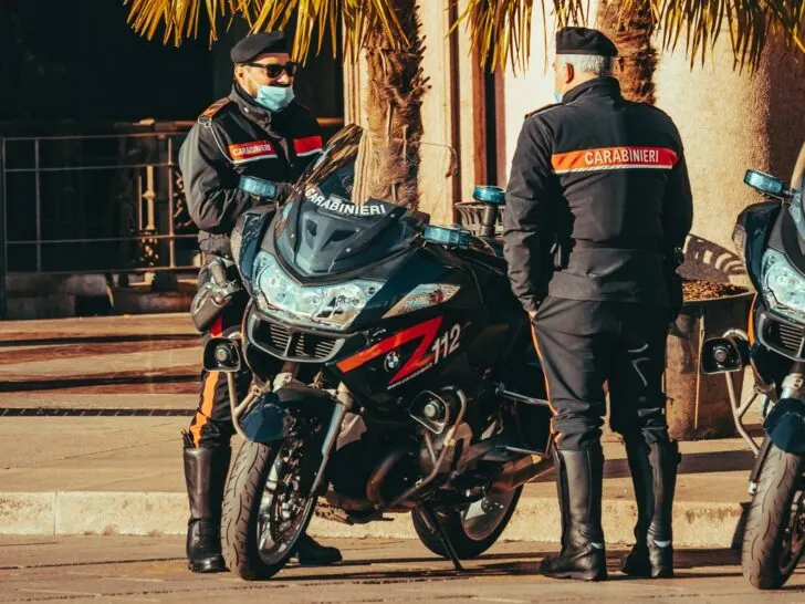 How do Carabinieri and Polizia in Italy Differ?