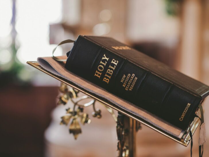 Comparing NIV and NLT Bible Versions: Understanding the Variances