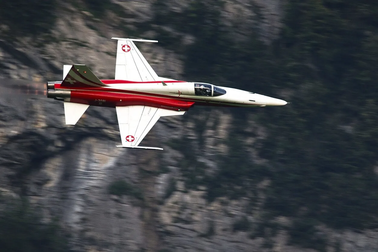 Image of F-5 aircraft.