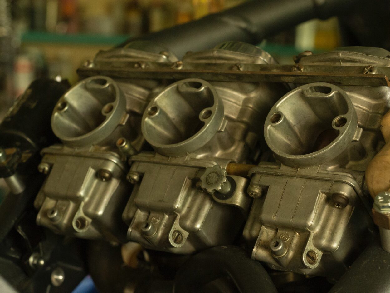  Carburetor-Fed Engines