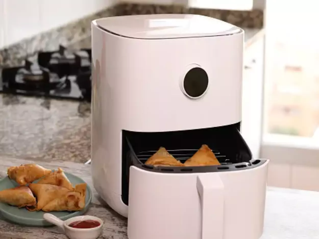An air fryer with some fried items