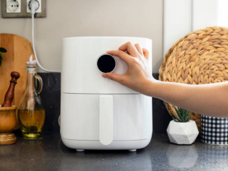 Dash Air Fryer  vs. Cosori Air Fryer—A User’s Guide to Choosing the Perfect Fit